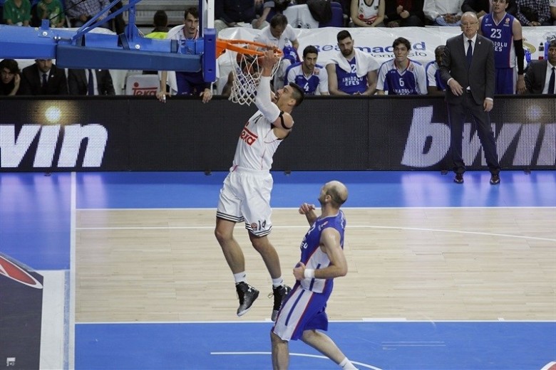 gustavo-ayon-real-madrid-eb14