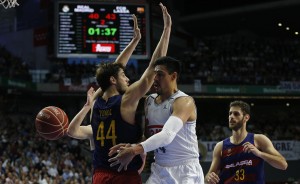 2015 12 05 FIRMAS DEL JUGADOR MAURICE NDOUR FOTO: ANTONIO VILLALBA/REALMADRID.COM