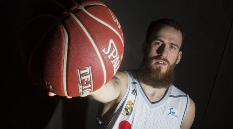 Sergio Rodríguez vistiendo la camiseta del Real Madrid