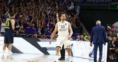 Llull celebrando una canasta