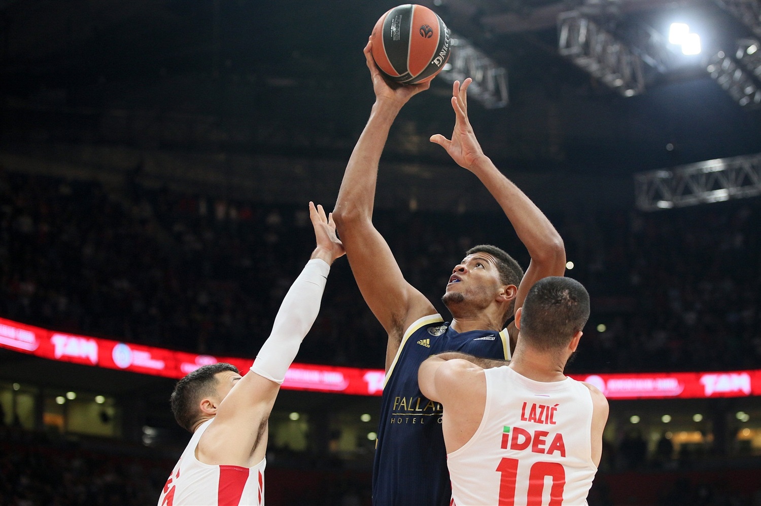 walter-tavares-real-madrid-eb19
