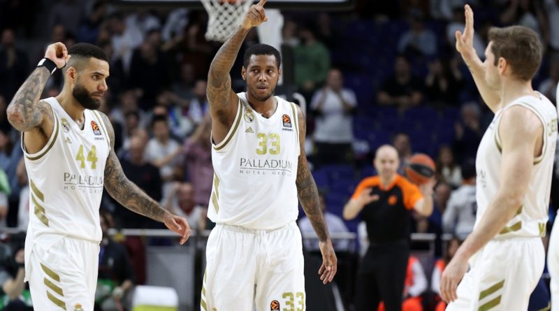 Trey Thompkins Jeff Taylor y Fabien Causeur Euroliga 2019-2020