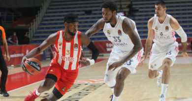 Crvena Zvezda Real Madrid Jordan Loyd frente a Thompkins y Abalde