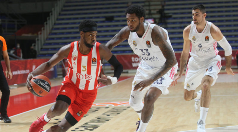 Crvena Zvezda Real Madrid Jordan Loyd frente a Thompkins y Abalde