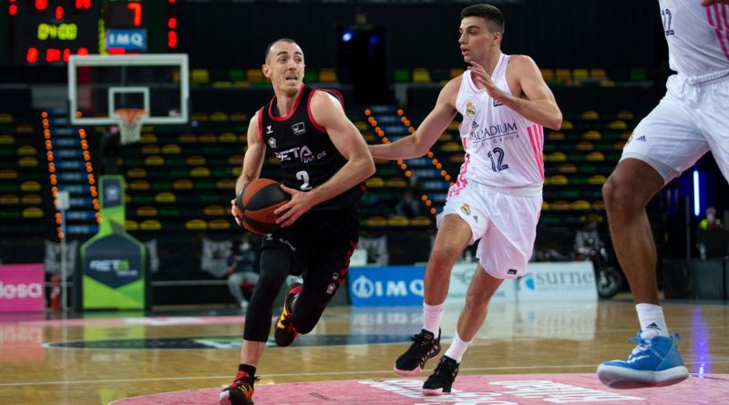 Rouselle y Carlos Alocén en Bilbao Basket Real Madrid ACB