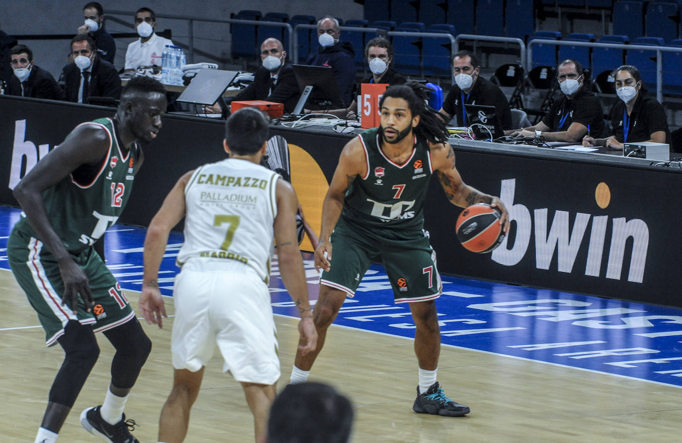 Pierria Henry, Ilimane Diop y Campazzo en partido previo Real Madrid Baskonia
