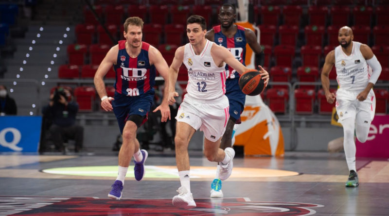 alocén sube el balón partido baskonia real madrid liga endesa 2020 2021 24senblanco
