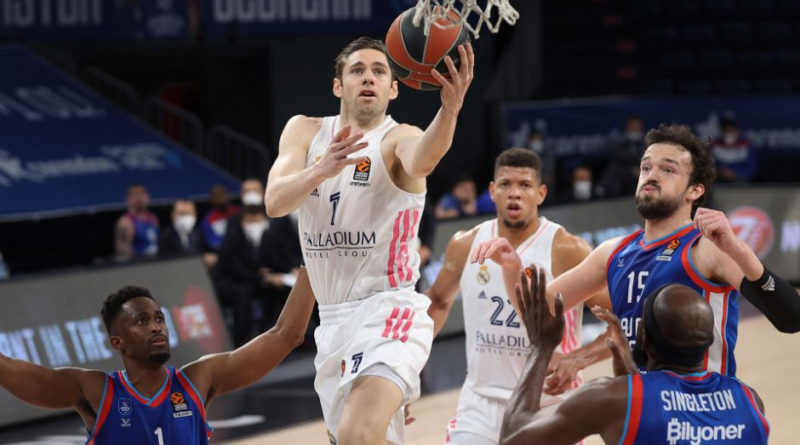 causeur entra a canasta partido anadolu efes real madrid estambul playoff euroliga 2020-21