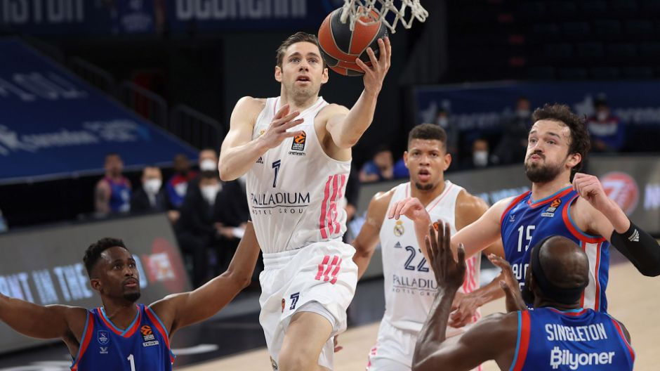 causeur entra a canasta partido anadolu efes real madrid estambul playoff euroliga 2020-21